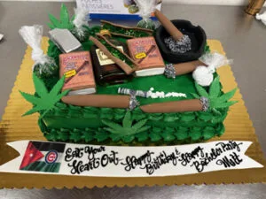 Minneapolis-Minnesota-Marijuana-Bottles-Blunts-Money-cake
